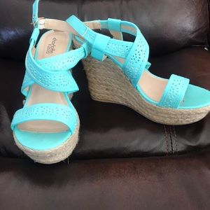 wedges *also have the exact pair in BLACK*